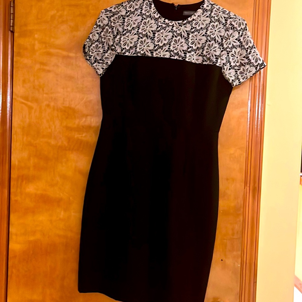 Vince camuto silt blk and white shirt sleeve dress lined zipper back. Size 4